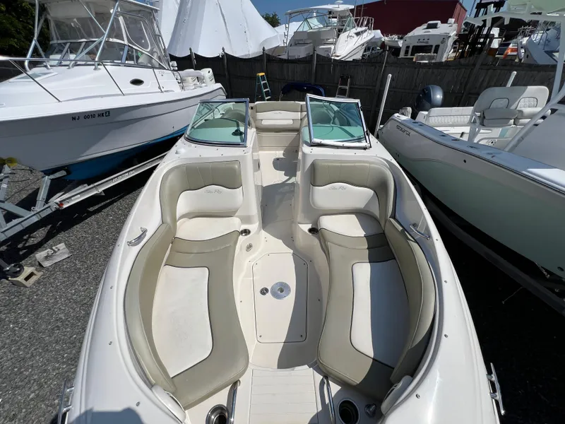 The Image of Sea Ray 220 Sundeck 2006 - 0