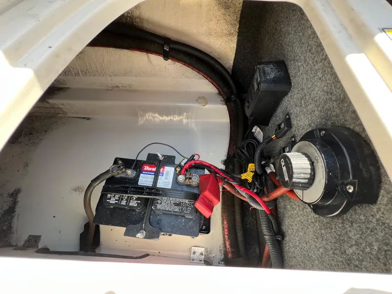 Slide: The Image of Sea Ray 220 Sundeck 2006 - 15