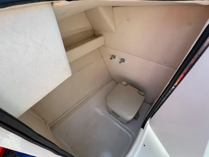 Slide: The Image of Sea Ray 220 Sundeck 2006 - 16