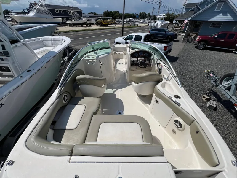 Slide: The Image of Sea Ray 220 Sundeck 2006 - 4