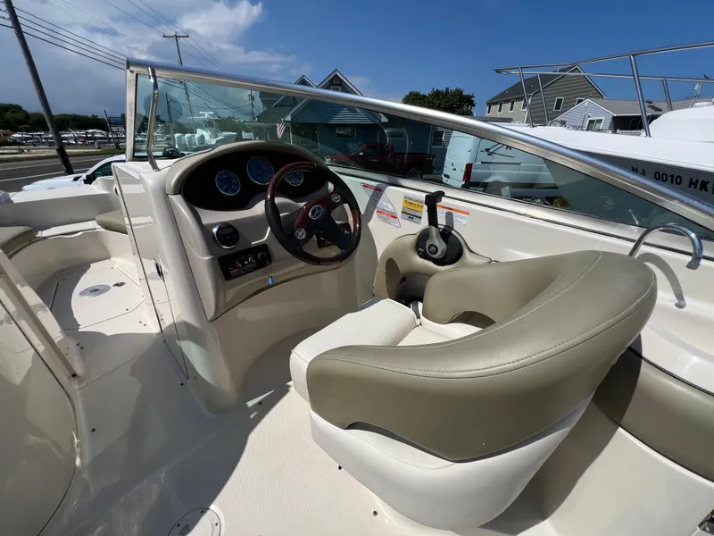 Slide: The Image of Sea Ray 220 Sundeck 2006 - 5