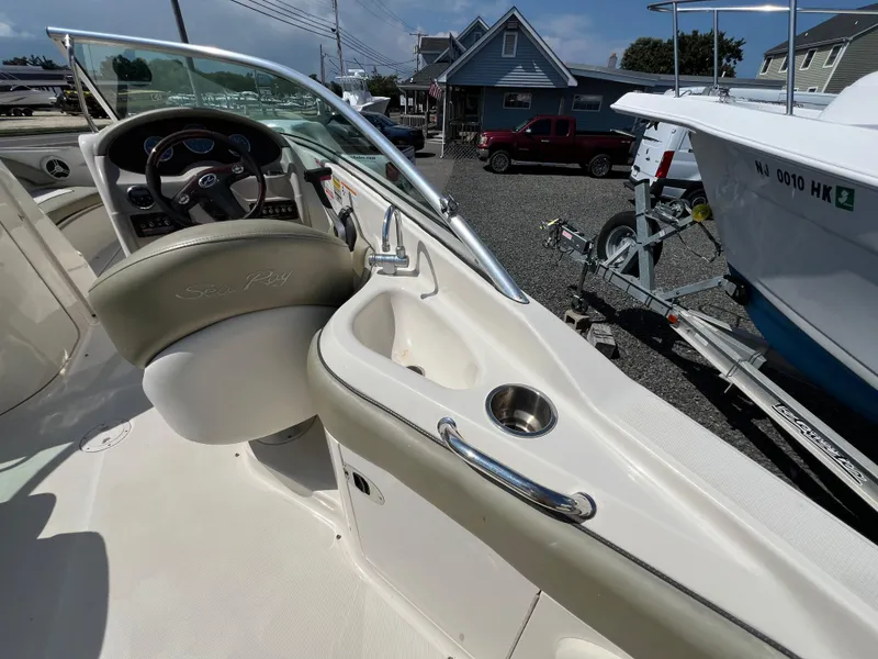 Slide: The Image of Sea Ray 220 Sundeck 2006 - 7
