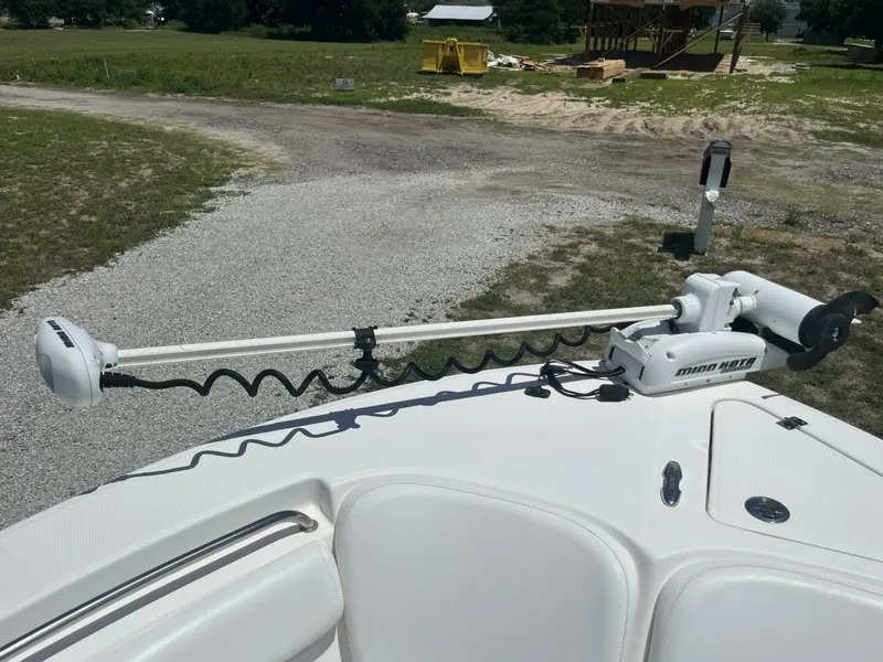 Slide: The Image of 2014 Sea Fox COMMANDER boat with Minn Kota trolling motor on deck. - 12