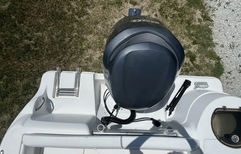 Slide: The Image of 2014 Sea Fox COMMANDER boat engine and deck, featuring a ladder and accessories. - 35