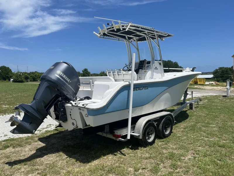 Slide: The Image of 2014 Sea Fox COMMANDER boat with Yamaha engine on trailer, parked on grassy area. - 7