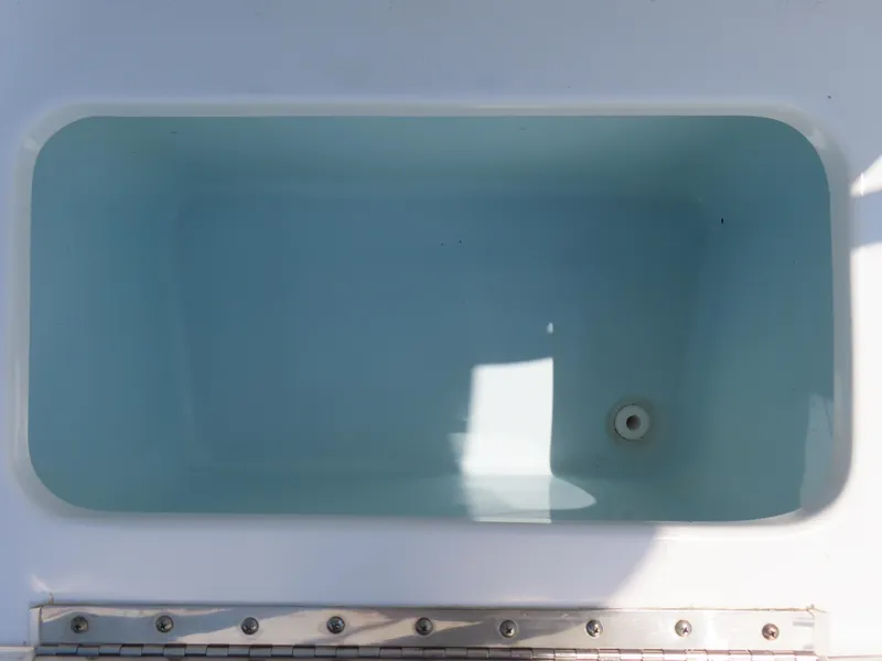 Slide: The Image of Livewell on a 2020 Sea Hunt Ultra 234 boat, empty and clean. - 36