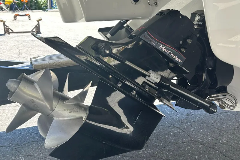 Slide: The Image of 2017 Formula 270 Bowrider with MerCruiser Bravo Three outdrive and dual propellers. - 18