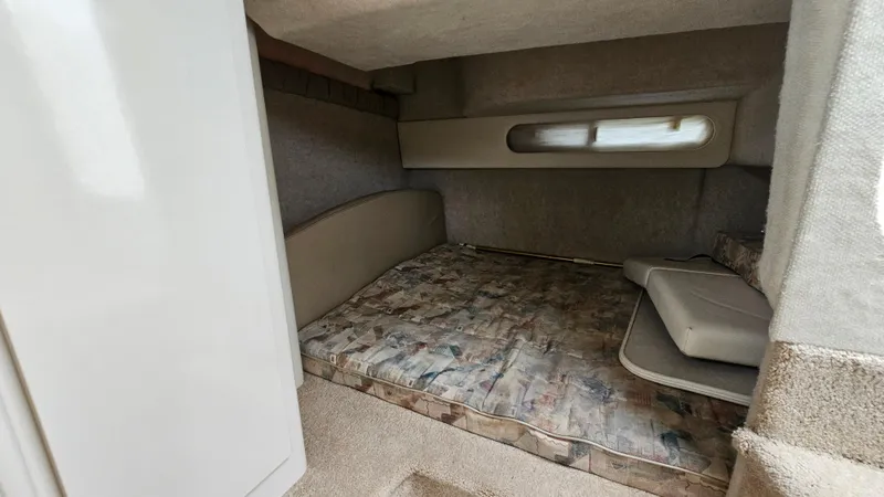 Slide: The Image of 1999 Bayliner 3055 Ciera cabin interior with bed and window. - 16