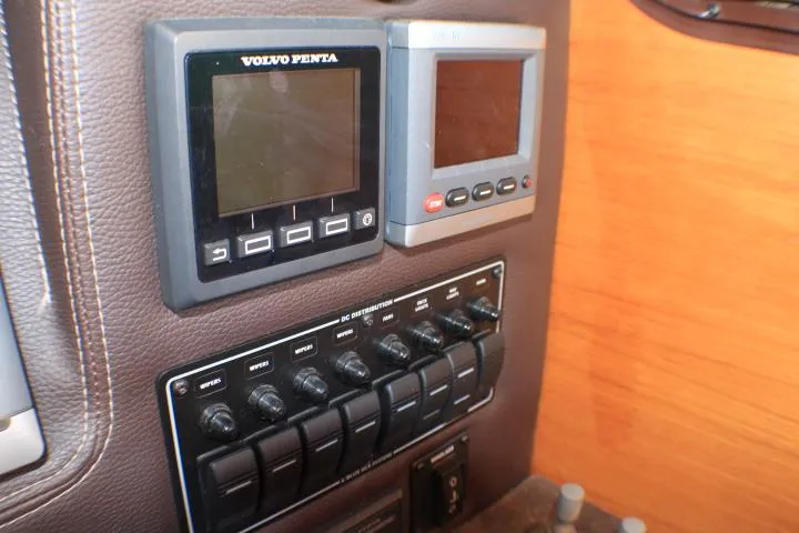 Slide: The Image of Control panel of a 2014 Ranger Tugs R-27 with Volvo Penta displays. - 28