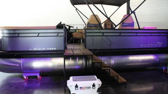 The Image of Viaggio By Misty Harbor X22Q Tri-Toon (27" Tubes) 2025 - 1