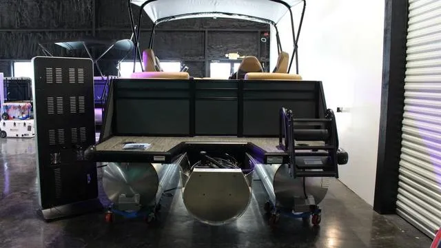 Slide: The Image of Viaggio By Misty Harbor X22Q Tri-Toon (27" Tubes) 2025 - 3