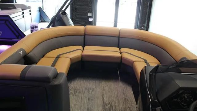 Slide: The Image of Viaggio By Misty Harbor X22Q Tri-Toon (27" Tubes) 2025 - 4