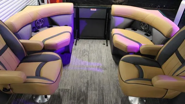 Slide: The Image of Viaggio By Misty Harbor X22Q Tri-Toon (27" Tubes) 2025 - 7