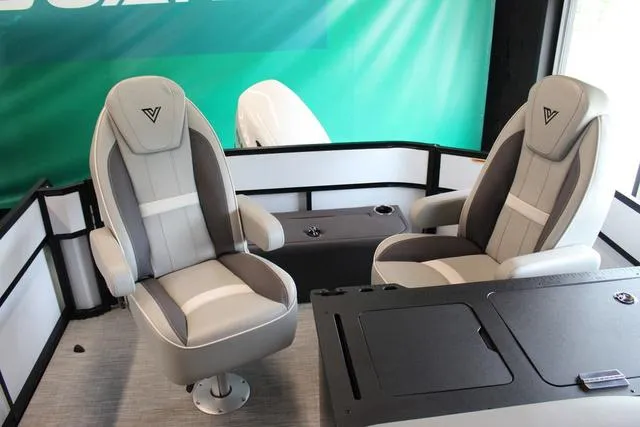 Slide: The Image of Viaggio By Misty Harbor X22R Tri-Toon (27" Tubes) 2025 - 10