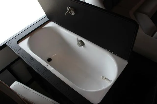 Slide: The Image of Viaggio By Misty Harbor X22R Tri-Toon (27" Tubes) 2025 - 13