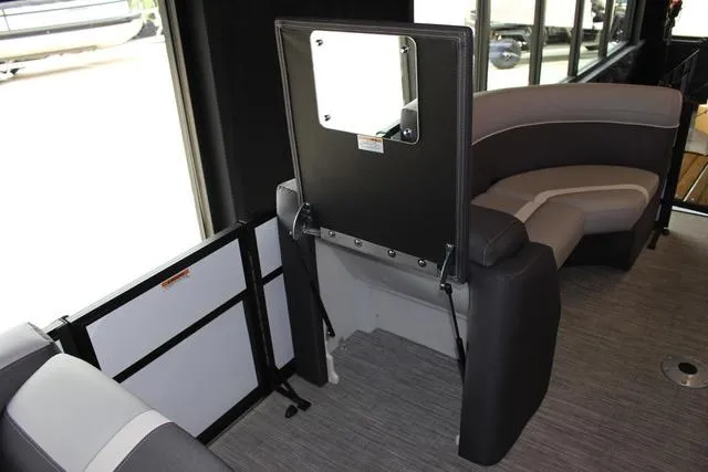 Slide: The Image of Viaggio By Misty Harbor X22R Tri-Toon (27" Tubes) 2025 - 9