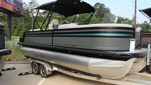 Slide: The Image of Viaggio By Misty Harbor Z22U Premium Tri-Toon (27" Tubes) 2025 - 7