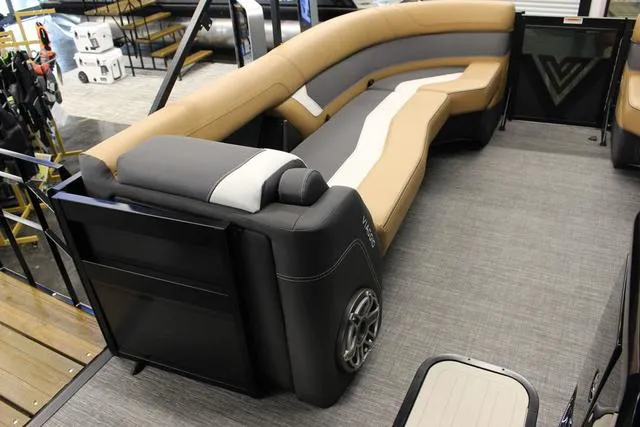 Slide: The Image of Viaggio By Misty Harbor D22U Tri-Toon (27" Tubes) 2025 - 13