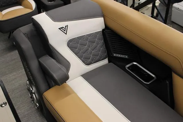 Slide: The Image of Viaggio By Misty Harbor D22U Tri-Toon (27" Tubes) 2025 - 14