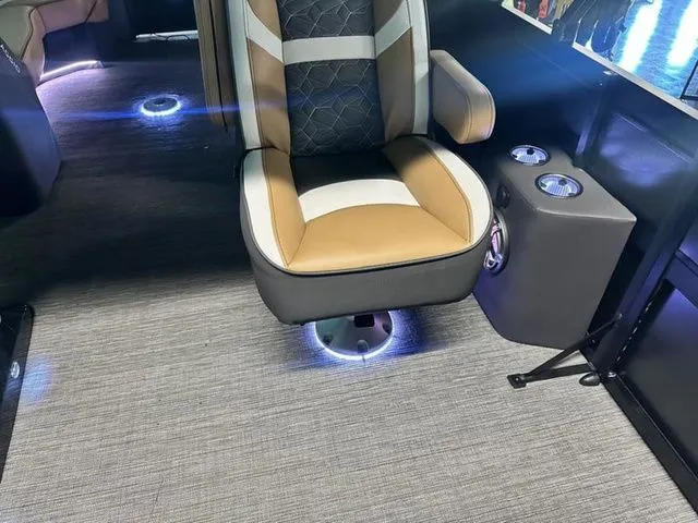 Slide: The Image of Viaggio By Misty Harbor D22U Tri-Toon (27" Tubes) 2025 - 21