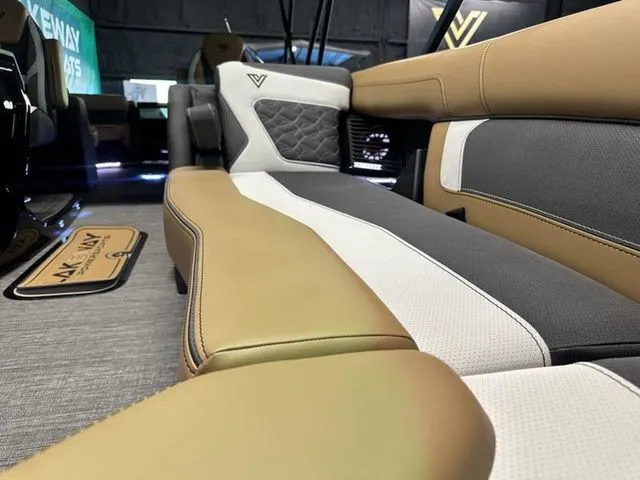 Slide: The Image of Viaggio By Misty Harbor D22U Tri-Toon (27" Tubes) 2025 - 23