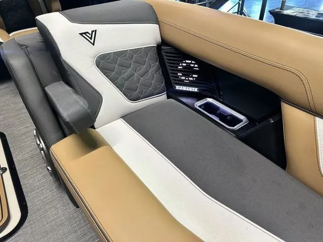 Slide: The Image of Viaggio By Misty Harbor D22U Tri-Toon (27" Tubes) 2025 - 29