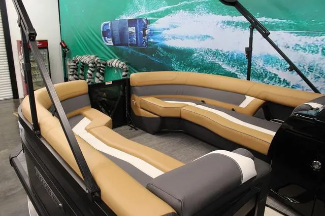 Slide: The Image of Viaggio By Misty Harbor D22U Tri-Toon (27" Tubes) 2025 - 3