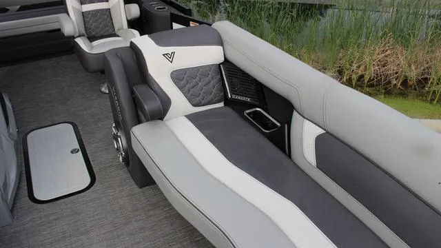 Slide: The Image of Viaggio By Misty Harbor D24S Tri-Toon (27" Tubes) 2025 - 11