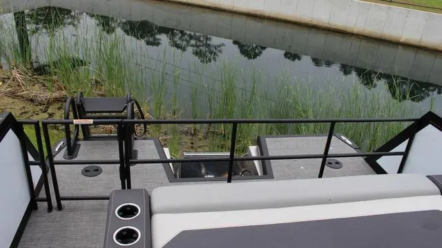 Slide: The Image of Viaggio By Misty Harbor D24S Tri-Toon (27" Tubes) 2025 - 12