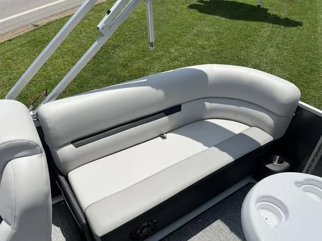 Slide: The Image of Hurricane FunDeck 236SB OB 2021 - 10