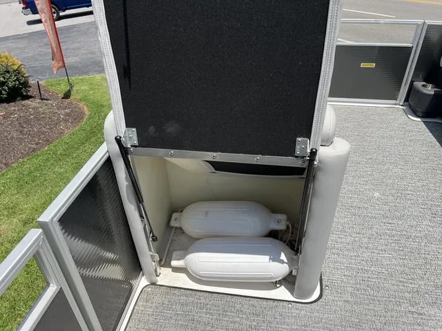 Slide: The Image of Hurricane FunDeck 236SB OB 2021 - 14