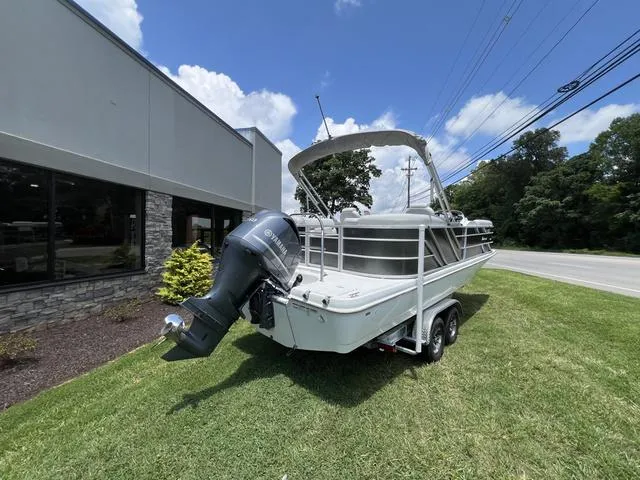 Slide: The Image of Hurricane FunDeck 236SB OB 2021 - 3