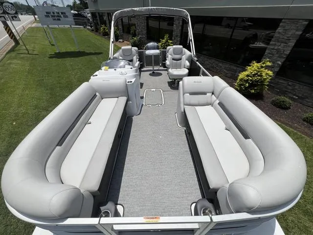 Slide: The Image of Hurricane FunDeck 236SB OB 2021 - 8