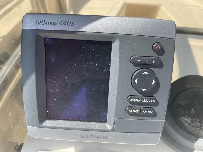 Slide: The Image of Garmin GPSmap 440s device on a Parker 21 CC boat, 1995 model. - 6