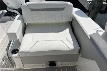 Slide: The Image of Tiara 34lx 2026 - 20