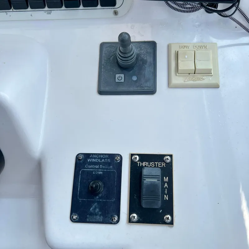 Slide: The Image of bow thruster, windlass, trim tabs' controls - 24