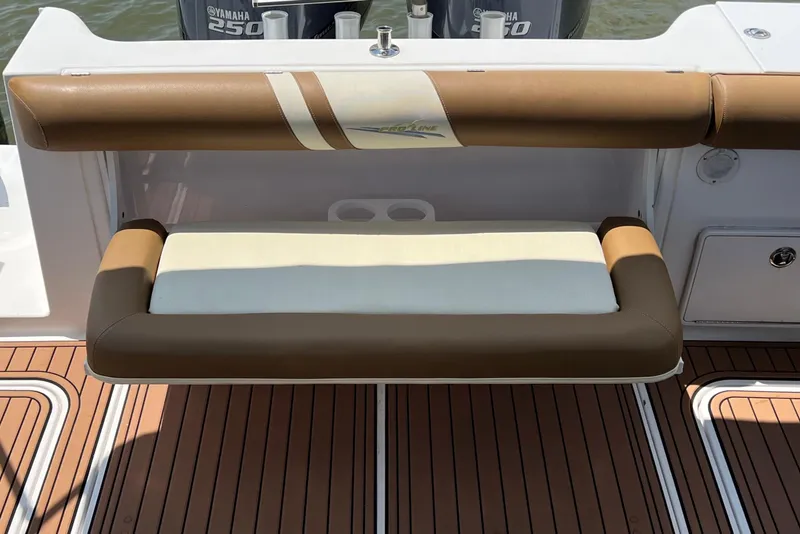 Slide: The Image of transom seat - 32