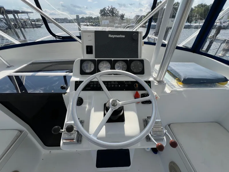 Slide: The Image of Luhrs 290 Open 1994 - 10