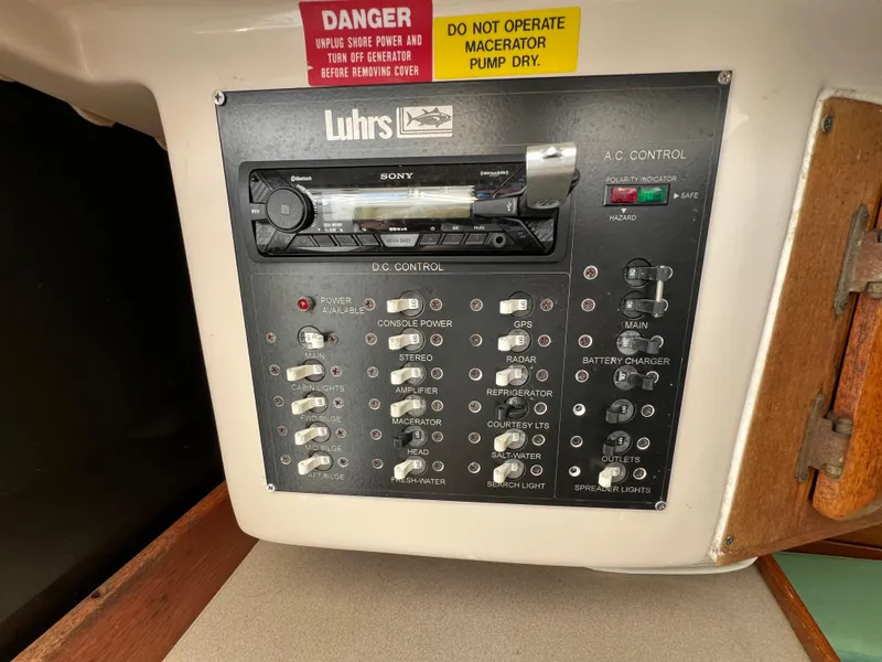 Slide: The Image of Luhrs 290 Open 1994 - 12