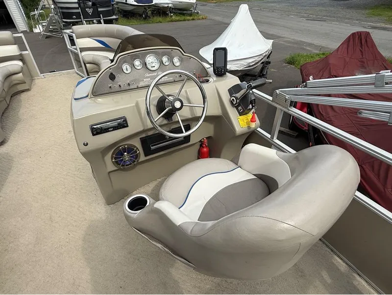 Slide: The Image of Crest 210 Cruz 2011 - 10