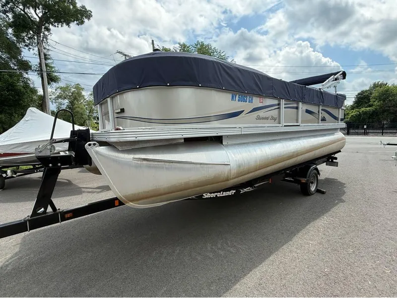 Slide: The Image of Crest 210 Cruz 2011 - 12