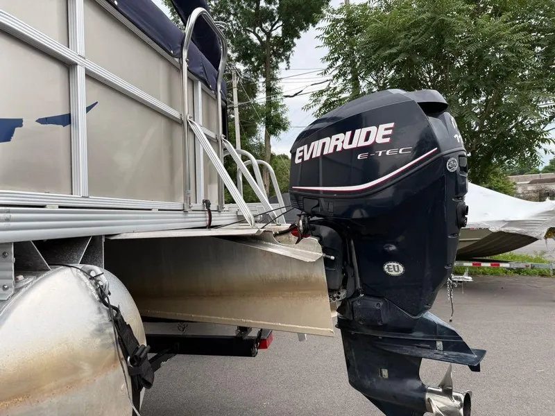 Slide: The Image of Crest 210 Cruz 2011 - 15