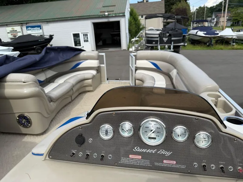 Slide: The Image of Crest 210 Cruz 2011 - 18