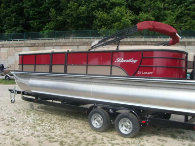 Slide: The Image of Bentley Pontoons 243 Navigator 2023 - 1