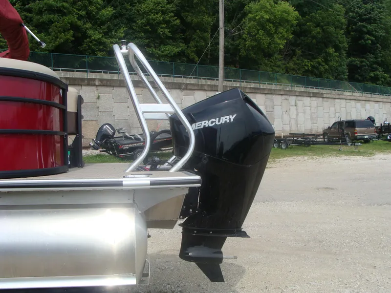 Slide: The Image of Bentley Pontoons 243 Navigator 2023 - 3