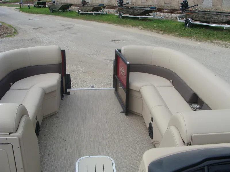 Slide: The Image of Bentley Pontoons 243 Navigator 2023 - 7