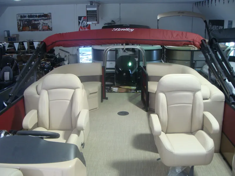 Slide: The Image of Bentley Pontoons 243 Navigator 2023 - 8