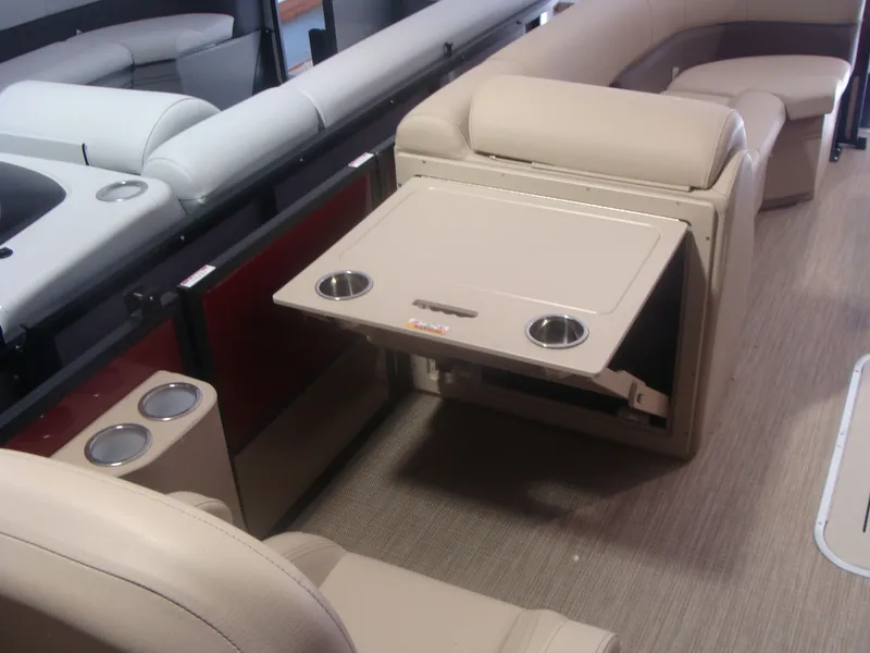 Slide: The Image of Bentley Pontoons 243 Navigator 2023 - 9