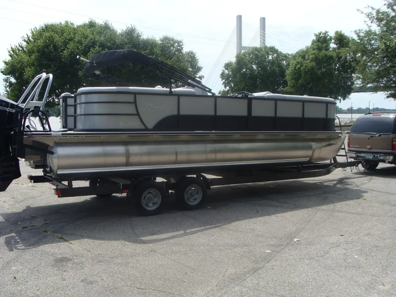 Slide: The Image of Bentley Pontoons 243 Navigator 2023 - 1