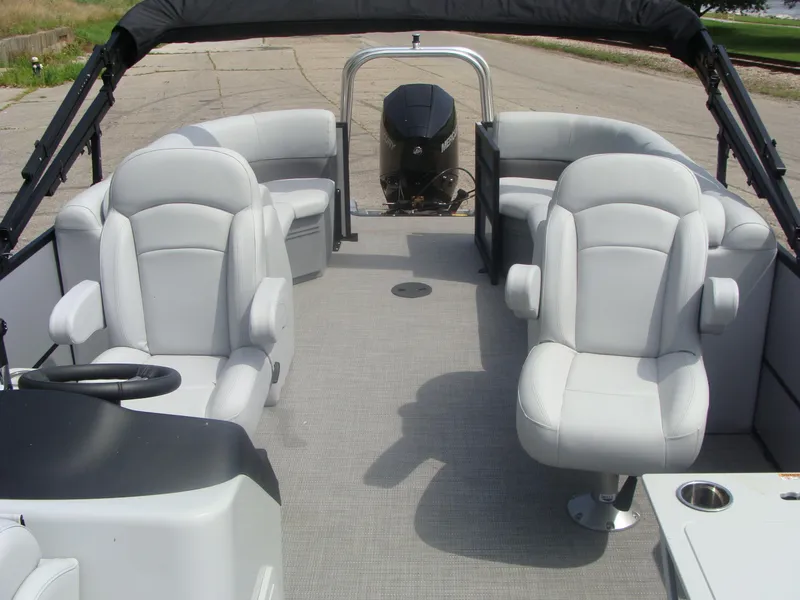 Slide: The Image of Bentley Pontoons 243 Navigator 2023 - 2